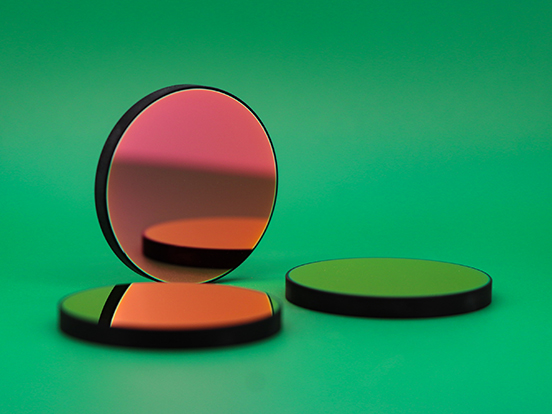 Difference between narrowband and bandpass filters