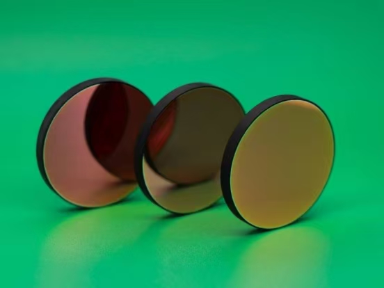 Differences and characteristics between dielectric reflective films and metallic reflective films in optical reflective coatings